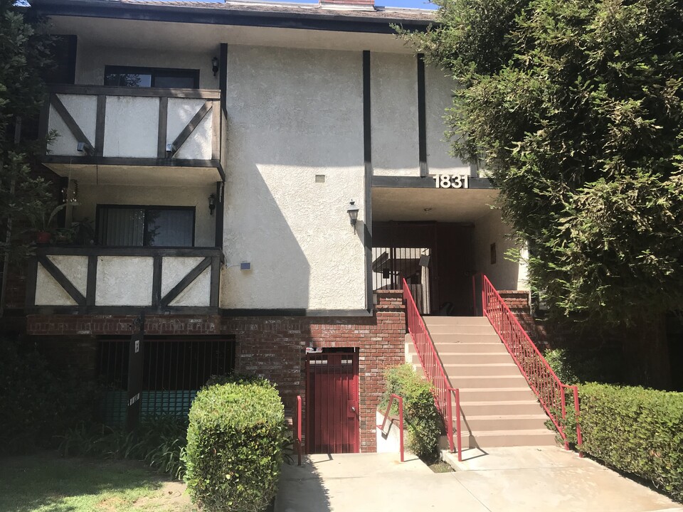 1831 Purdue Ave, Unit 204 in Los Angeles, CA - Foto de edificio
