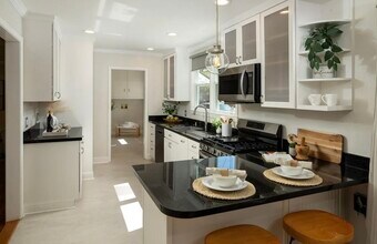 1105 Oak Ave in Redwood City, CA - Building Photo - Building Photo