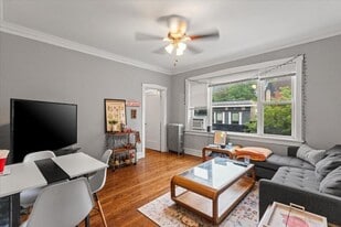 2465 N Clark St in Chicago, IL - Building Photo