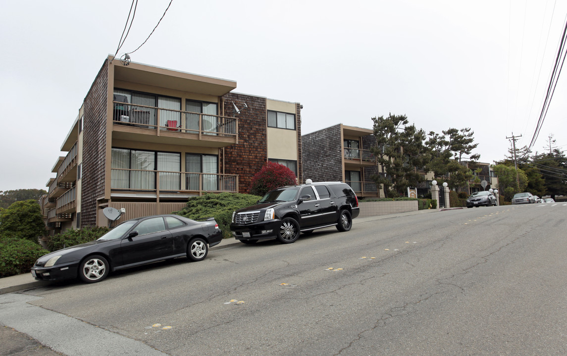 Country Club Apartments in South San Francisco, CA - Building Photo