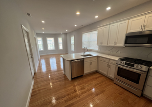 129 Cross St, Unit 4 in Somerville, MA - Building Photo - Building Photo