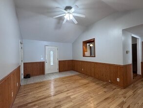 975 Saratoga Rd in Ballston Lake, NY - Foto de edificio - Building Photo