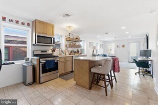 2403 Fairmount Ave in Philadelphia, PA - Building Photo