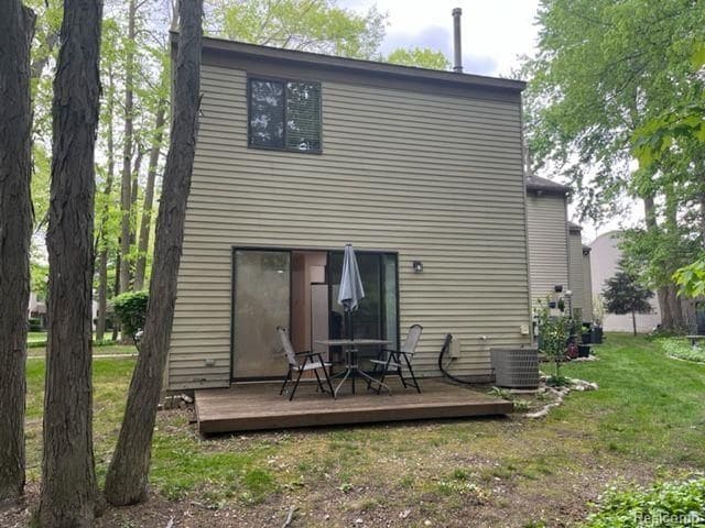 1522 STREAMWOOD, 20 in Rochester Hills, MI - Building Photo - Building Photo