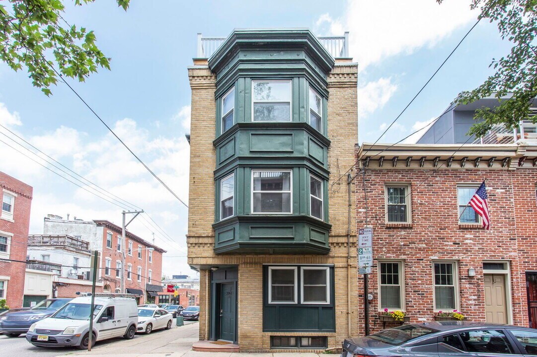 2061 Kater St in Philadelphia, PA - Building Photo