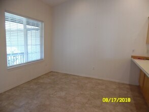 565 NW Meadows Dr in McMinnville, OR - Building Photo - Building Photo