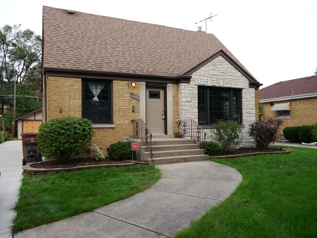 property at 2452 S 7th Ave