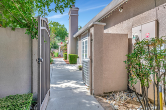 2133 Hillstone Dr in San Jose, CA - Foto de edificio - Building Photo