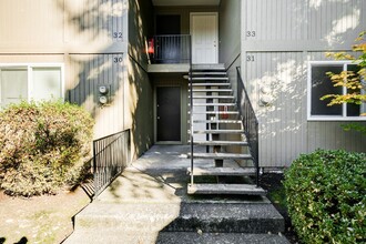 Cedar Crest Apartments in Salem, OR - Foto de edificio - Building Photo