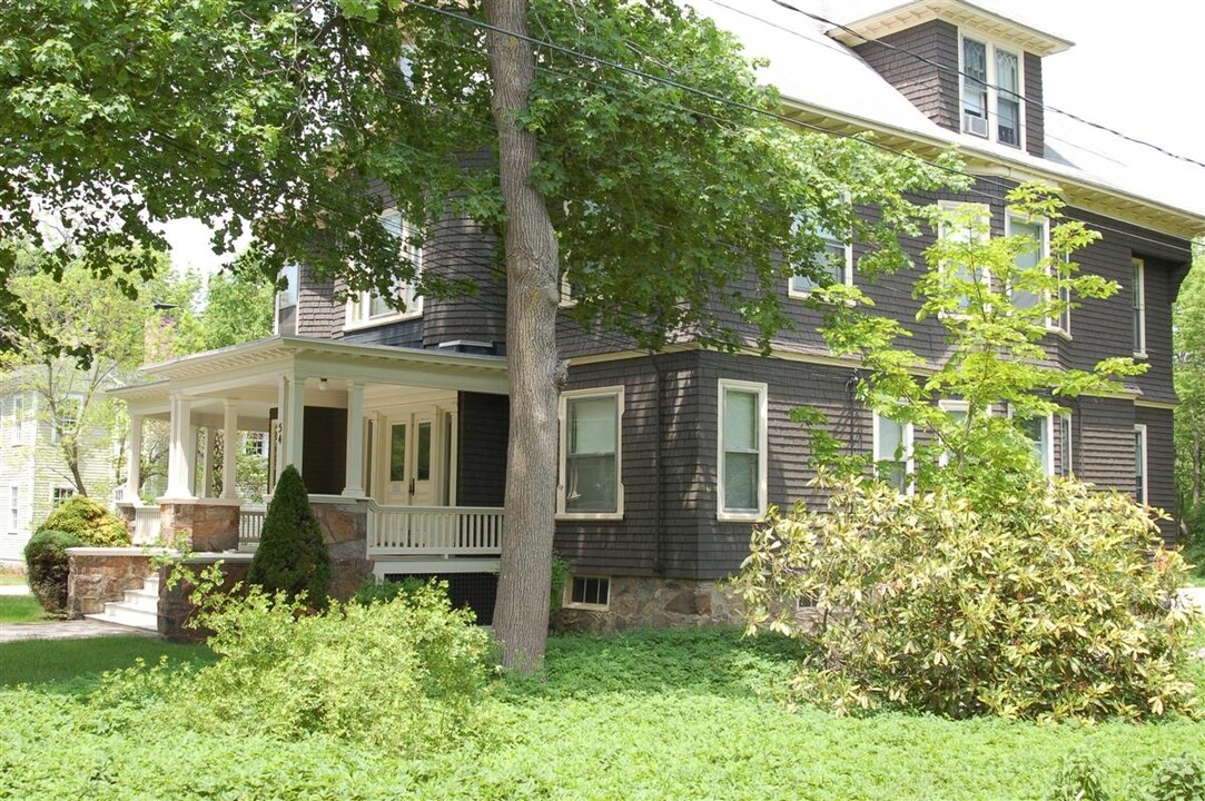 54 Salem St in Andover, MA - Foto de edificio