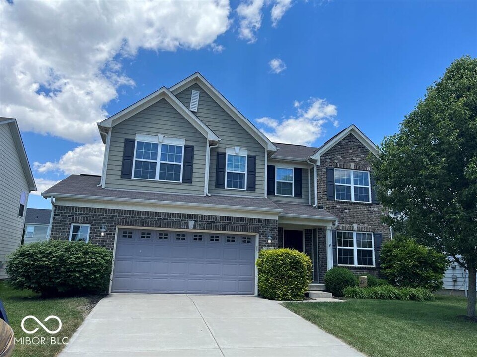3418 Burlingame Blvd in Westfield, IN - Building Photo