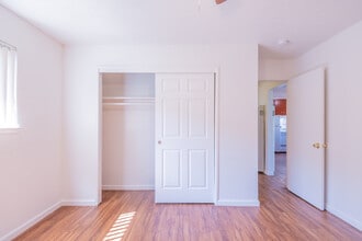 Shasta Glen Apartments in Marysville, CA - Foto de edificio - Building Photo