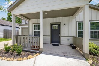 6913 New York St in Houston, TX - Building Photo - Building Photo