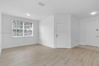 925 SW 152nd Ct in Miami, FL - Building Photo - Building Photo