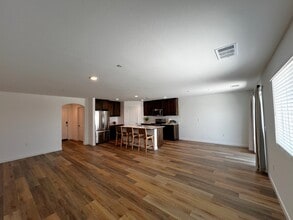 7409 Millers Pt Ln in Bakersfield, CA - Building Photo - Building Photo