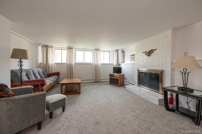 67 Cliftwood Dr in Halesite, NY - Building Photo - Building Photo