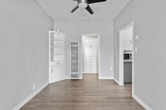 2010 Pine Ave in Long Beach, CA - Foto de edificio - Building Photo