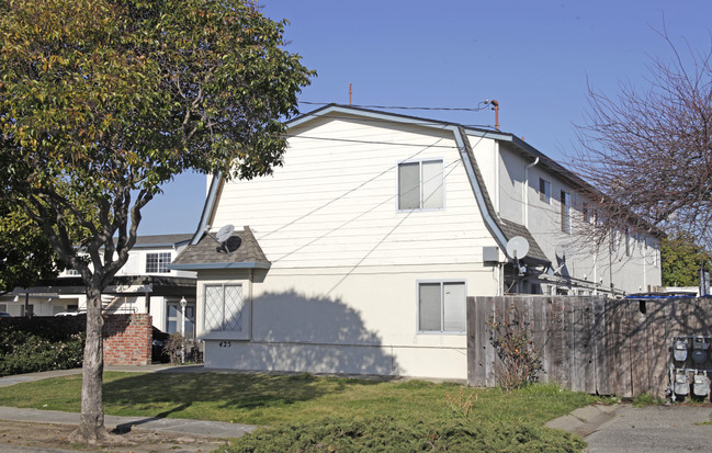 425 Ranker Pl in Hayward, CA - Building Photo - Building Photo