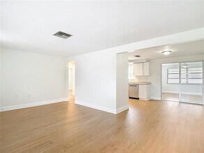 3648 Bedford St in New Port Richey, FL - Building Photo - Building Photo