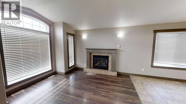 11246-1175A 75a Ave in Grande Prairie, AB - Building Photo - Building Photo