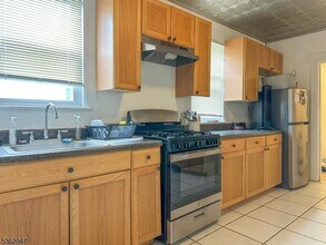37 Personette St in Caldwell, NJ - Building Photo - Building Photo
