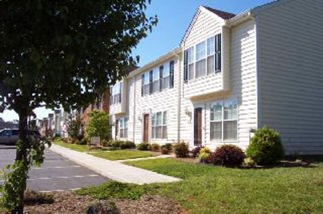 32 Blackberry Ct in Lynchburg, VA - Building Photo