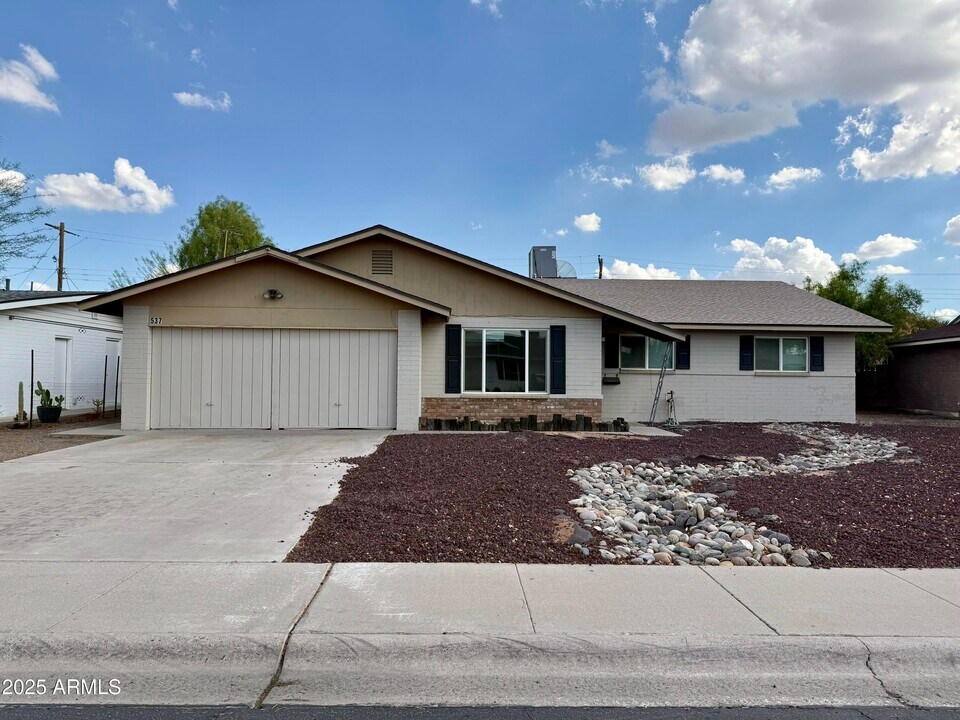 537 E Laguna Dr in Tempe, AZ - Building Photo