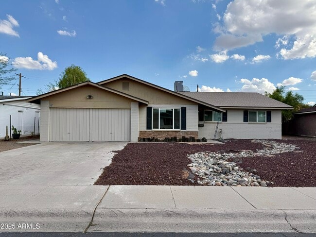 property at 537 E Laguna Dr