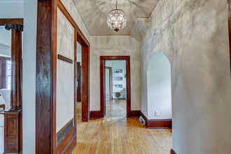 2221 N Booth St, Unit 2221 N Booth St in Milwaukee, WI - Foto de edificio - Building Photo