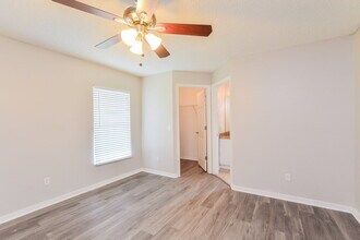1061 Pinder St in Deltona, FL - Building Photo - Building Photo
