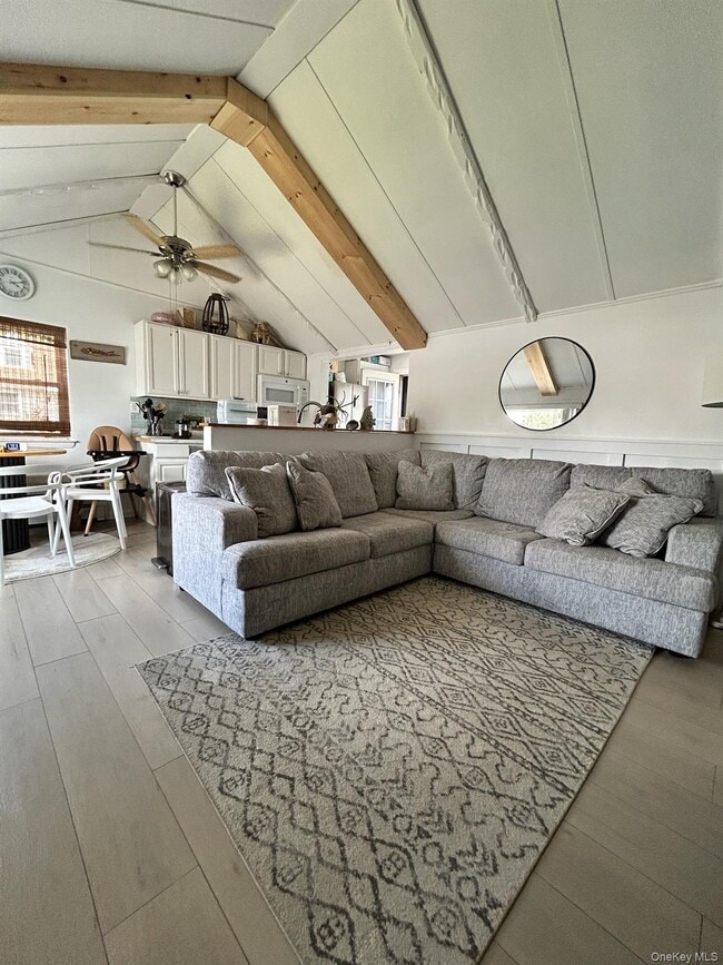 property at 800 S 6th St