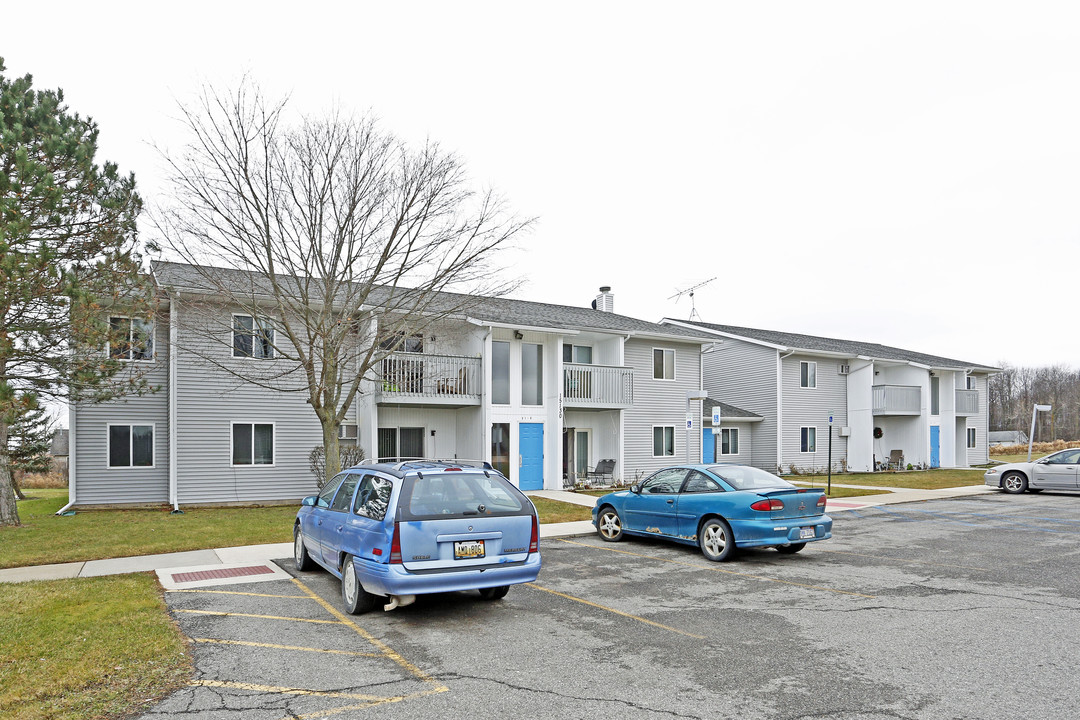 Glen Crest Apartments in Capac, MI - Building Photo