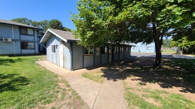 200 NE Rhine Village Dr in White Salmon, WA - Building Photo - Building Photo