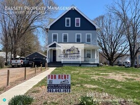 127 Washington Ave in Hamden, CT - Building Photo