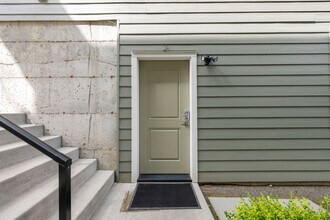 12576 SE 27th Ave in Milwaukie, OR - Building Photo - Building Photo