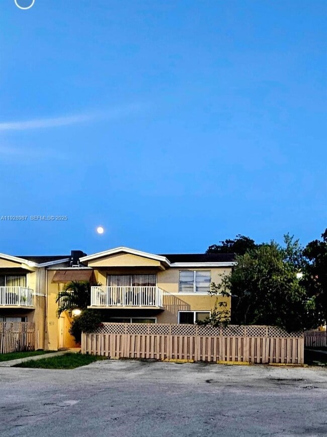 4210 NW 79th Ave in Doral, FL - Building Photo - Building Photo