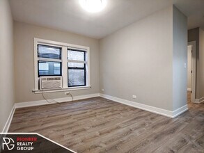 711 W Brompton Ave in Chicago, IL - Foto de edificio - Building Photo