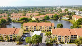 4690 St Croix Ln in Naples, FL - Foto de edificio - Building Photo