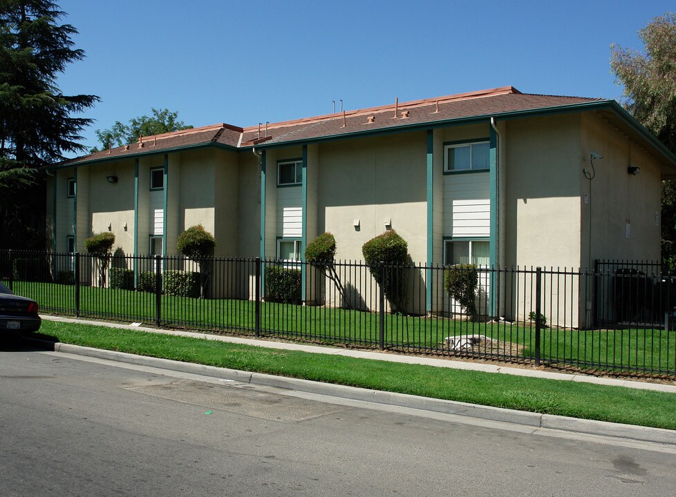 Pleasant Village Apartments in Fresno, CA - Foto de edificio