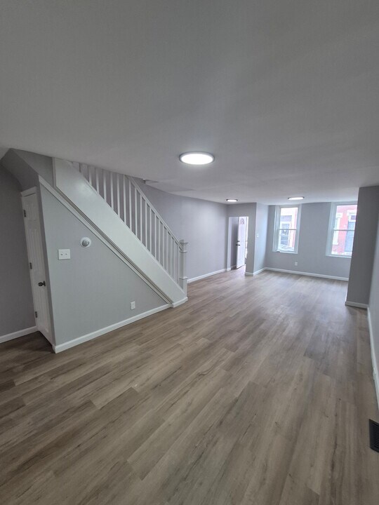 2210 Greenwich St in Philadelphia, PA - Building Photo