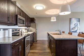 300 Assiniboine in Winnipeg, MB - Building Photo - Building Photo