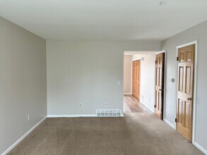 1665 Shamrock Ct in Aurora, IL - Building Photo - Building Photo