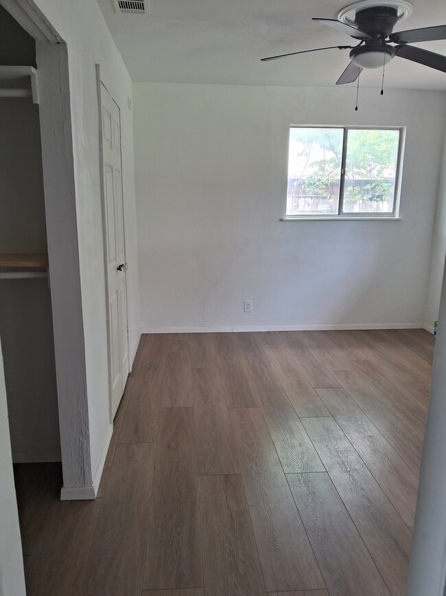 207 Arnett Dr, Unit 2 Bedroom 2 Bathroom in Euless, TX - Building Photo - Building Photo