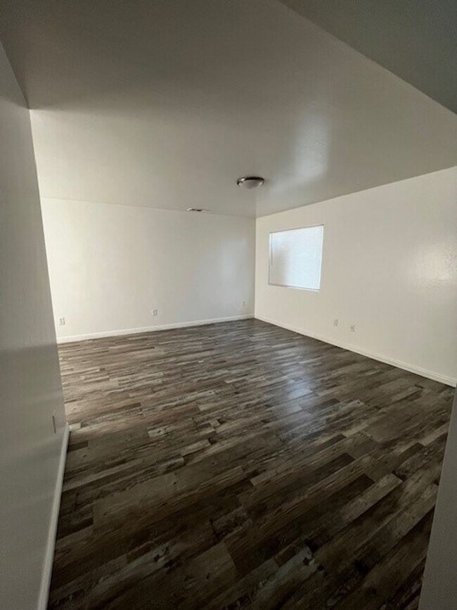 931 Monterey St in Bakersfield, CA - Foto de edificio - Building Photo