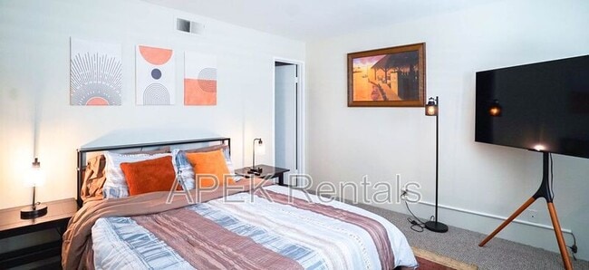 5301 E Waverly Dr in Palm Springs, CA - Building Photo - Building Photo