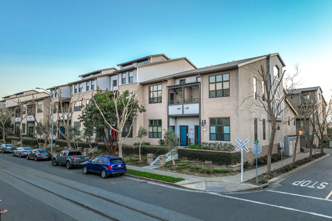 The Estuary in Oakland, CA - Building Photo - Building Photo