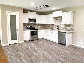 725 Yount St in Beaumont, TX - Building Photo - Building Photo