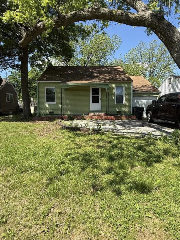 property at 1439 Oak Ave