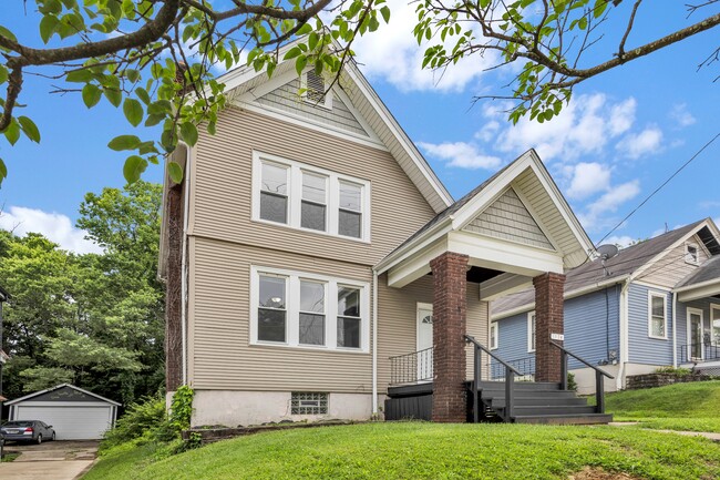 1114 Fairbanks Ave in Cincinnati, OH - Building Photo - Building Photo