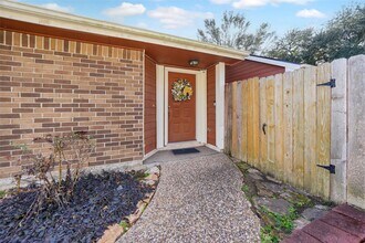 13563 Catalina Village Dr in Houston, TX - Building Photo - Building Photo